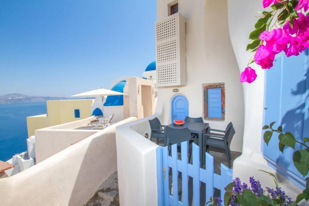 Twin Cave House Villa Oia  Exterior photo