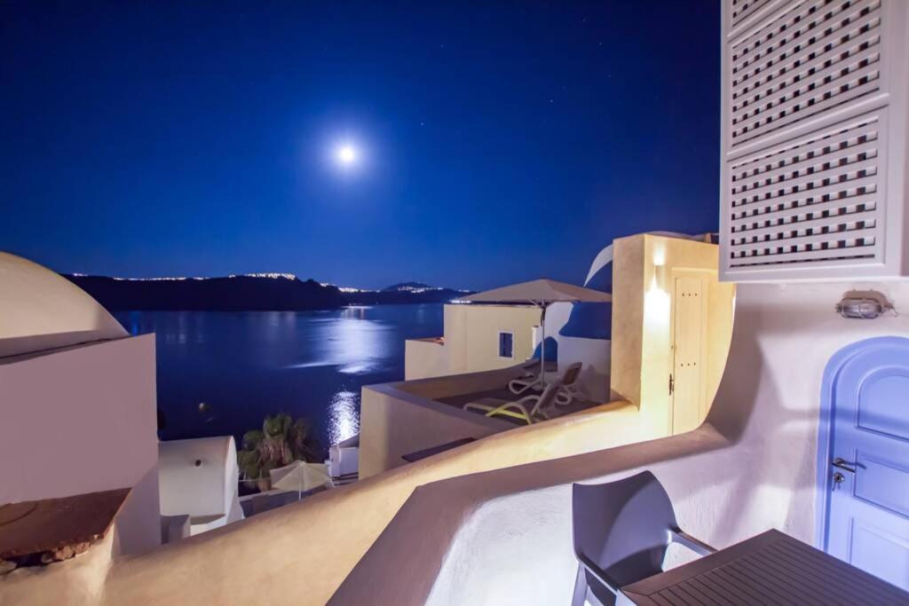 Twin Cave House Villa Oia  Exterior photo