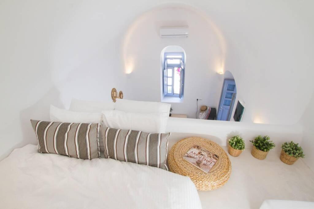 Twin Cave House Villa Oia  Exterior photo