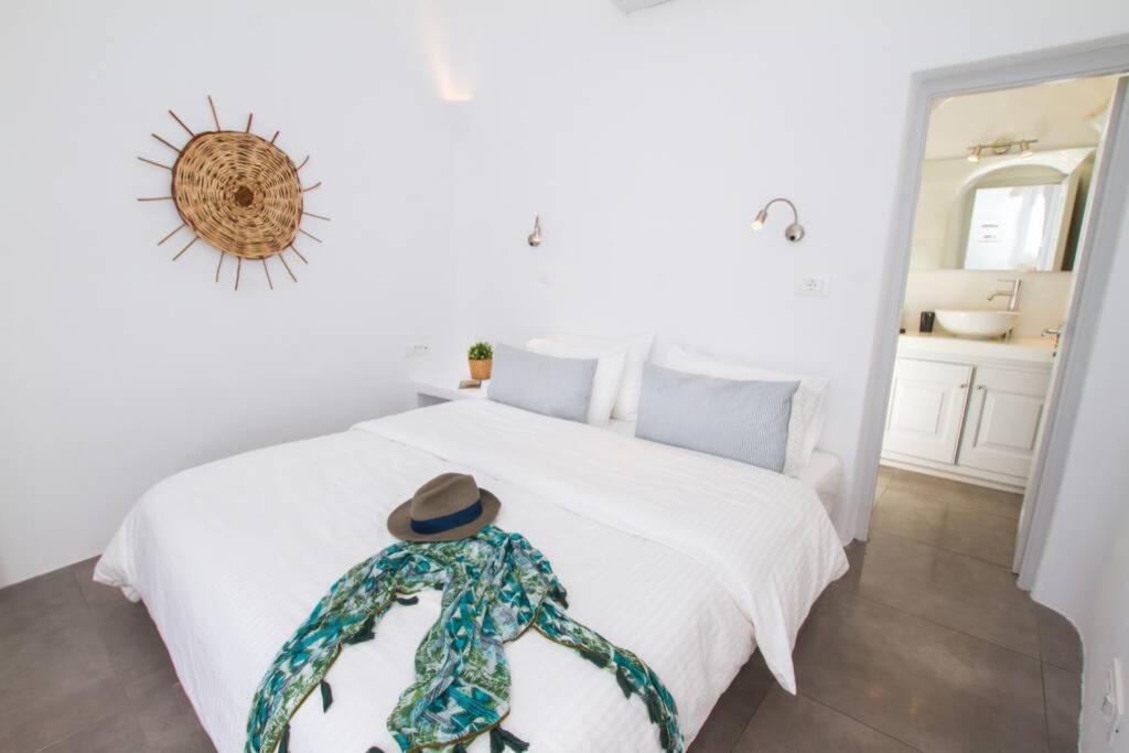 Twin Cave House Villa Oia  Exterior photo