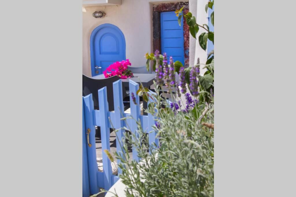 Twin Cave House Villa Oia  Exterior photo